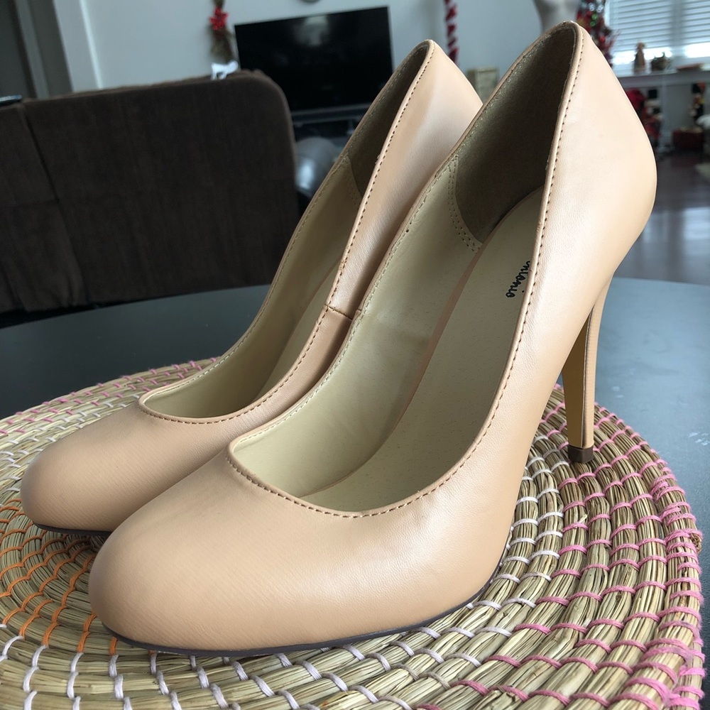 Creamy Tan Round Toe Heels